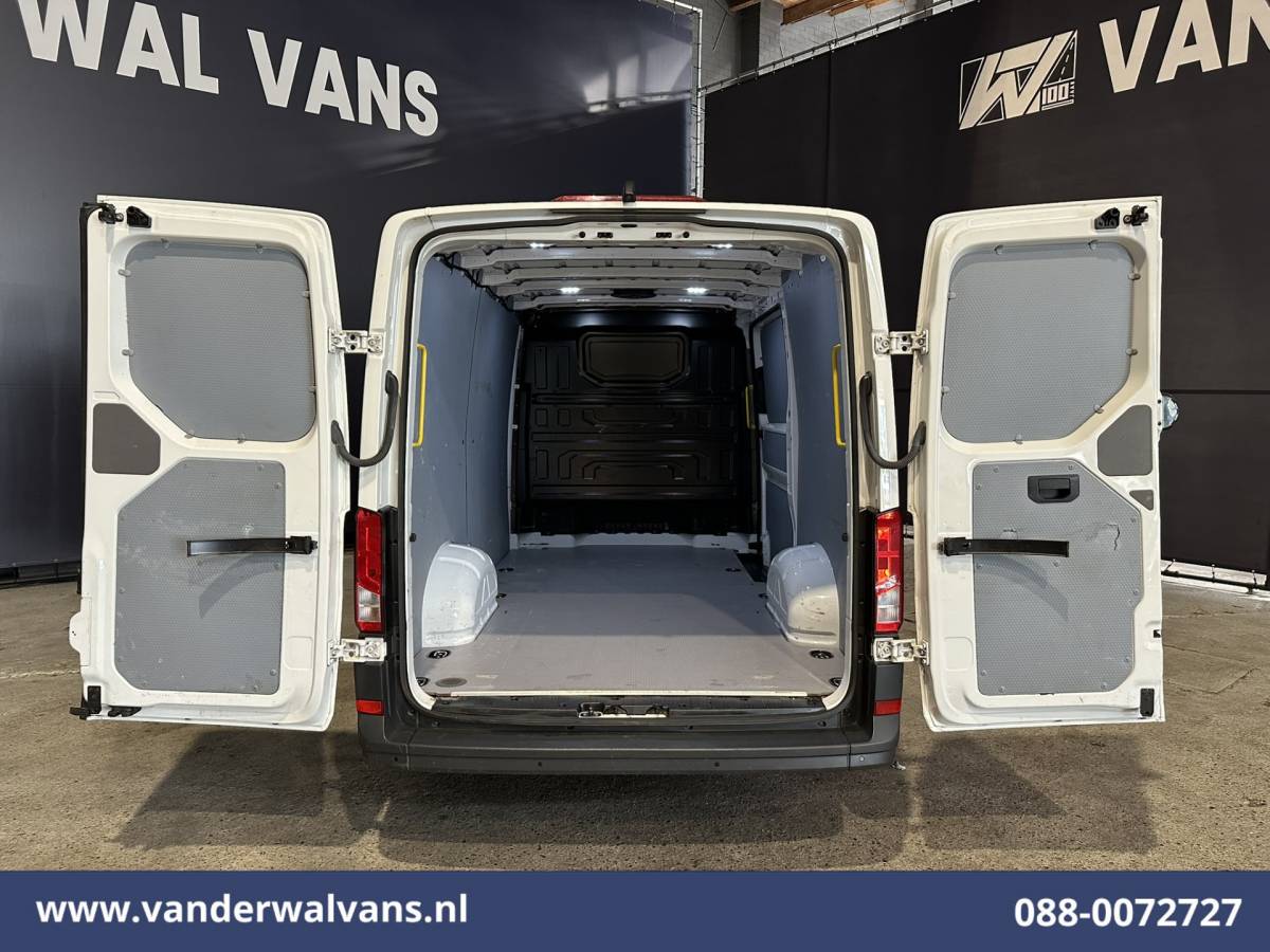 Volkswagen Crafter Volkswagen Crafter 2.0 TDI 141pk L3H2 L2H1 Euro6 Airco | Camera | Apple Carplay | Android Auto Parkeersensoren, Bijrijdersbank, 3000kg trekvermogen