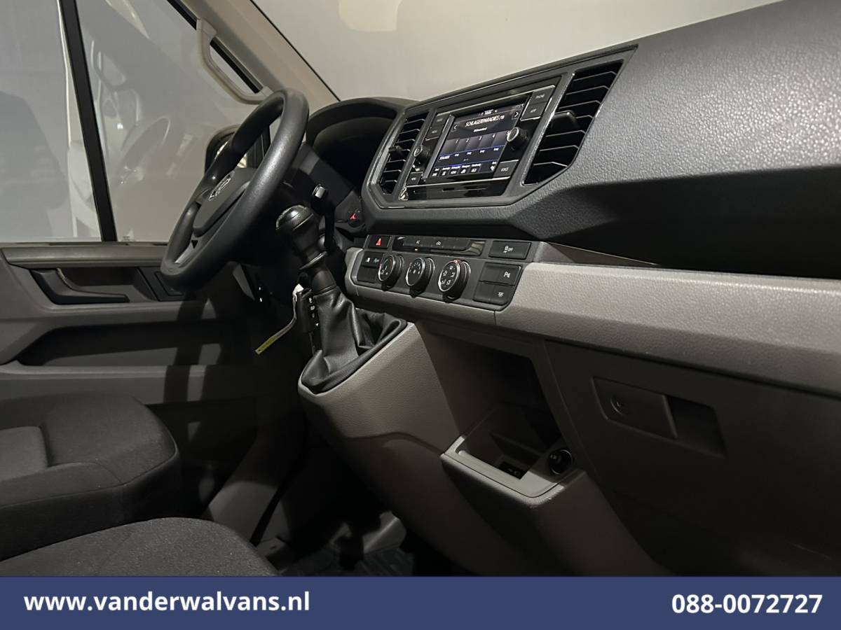 Volkswagen Crafter Volkswagen Crafter 2.0 TDI 141pk L3H2 L2H1 Euro6 Airco | Camera | Apple Carplay | Android Auto Parkeersensoren, Bijrijdersbank, 3000kg trekvermogen