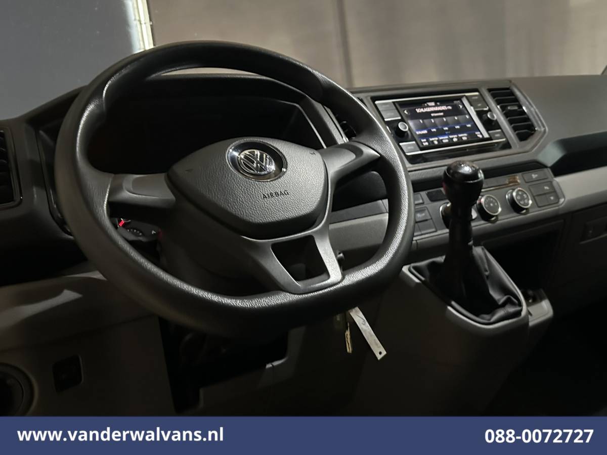 Volkswagen Crafter Volkswagen Crafter 2.0 TDI 141pk L3H2 L2H1 Euro6 Airco | Camera | Apple Carplay | Android Auto Parkeersensoren, Bijrijdersbank, 3000kg trekvermogen