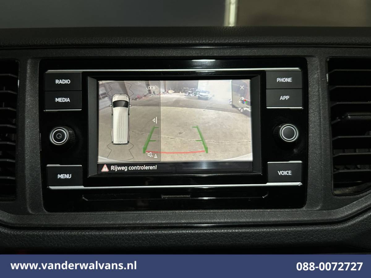 Volkswagen Crafter Volkswagen Crafter 2.0 TDI 141pk L3H2 L2H1 Euro6 Airco | Camera | Apple Carplay | Android Auto Parkeersensoren, Bijrijdersbank, 3000kg trekvermogen