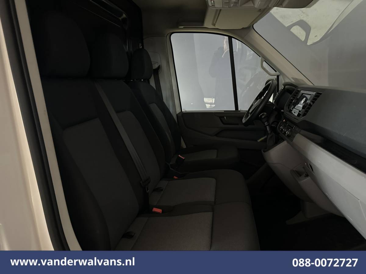 Volkswagen Crafter Volkswagen Crafter 2.0 TDI 141pk L3H2 L2H1 Euro6 Airco | Camera | Apple Carplay | Android Auto Parkeersensoren, Bijrijdersbank, 3000kg trekvermogen