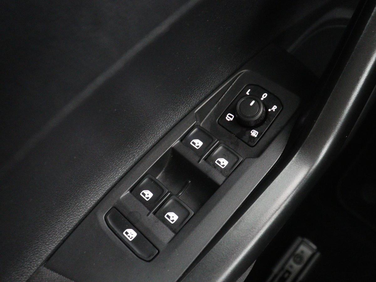 Volkswagen Polo Volkswagen Polo 1.0 TSI Style | Stoelverwarming | Climate control |  Carplay | Camera | Park assist | Bluetooth | Virtueel dashboard