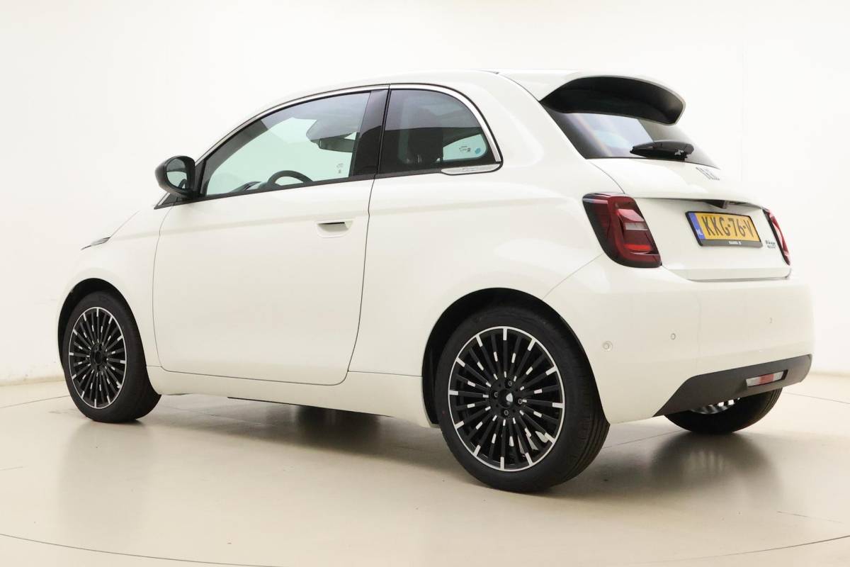 Fiat 500 Fiat 500 La Prima 42 kWh | Glazen dak | Cruise control | Camera | Elektrisch verstelbare spiegels