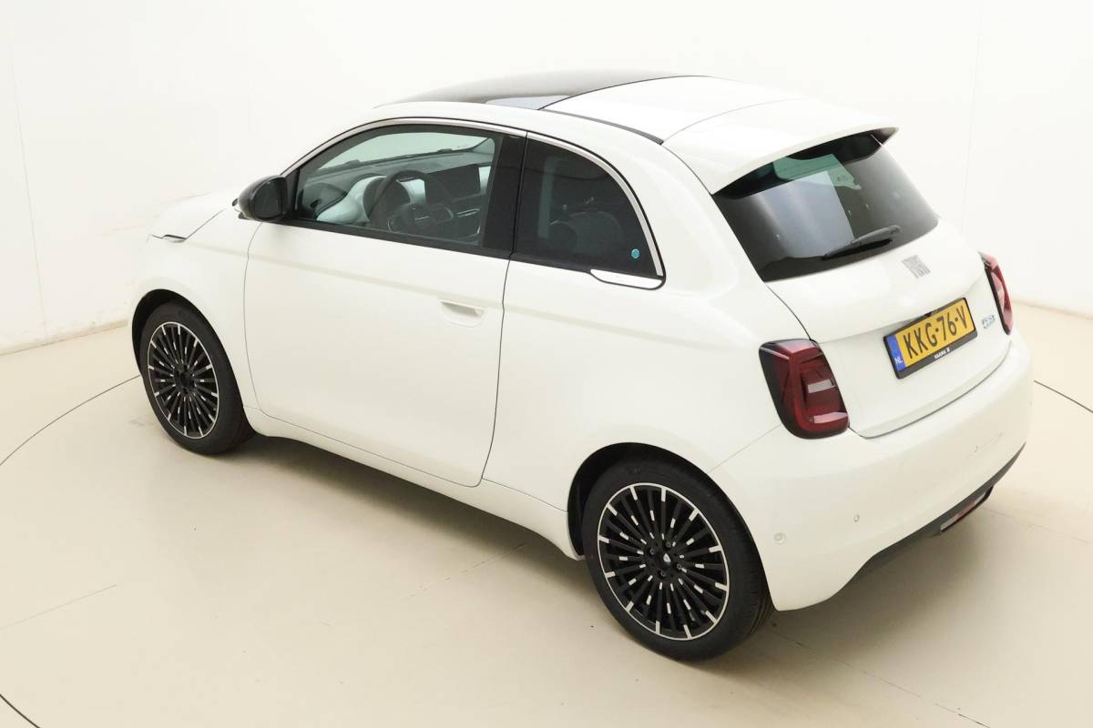Fiat 500 Fiat 500 La Prima 42 kWh | Glazen dak | Cruise control | Camera | Elektrisch verstelbare spiegels