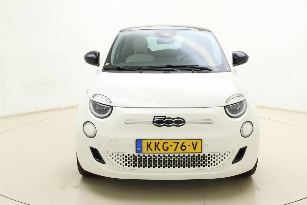 Fiat 500 Fiat 500 La Prima 42 kWh | Glazen dak | Cruise control | Camera | Elektrisch verstelbare spiegels