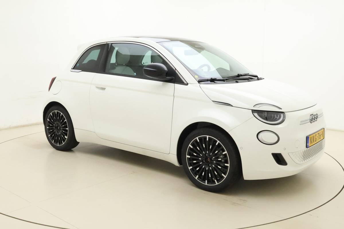 Fiat 500 Fiat 500 La Prima 42 kWh | Glazen dak | Cruise control | Camera | Elektrisch verstelbare spiegels