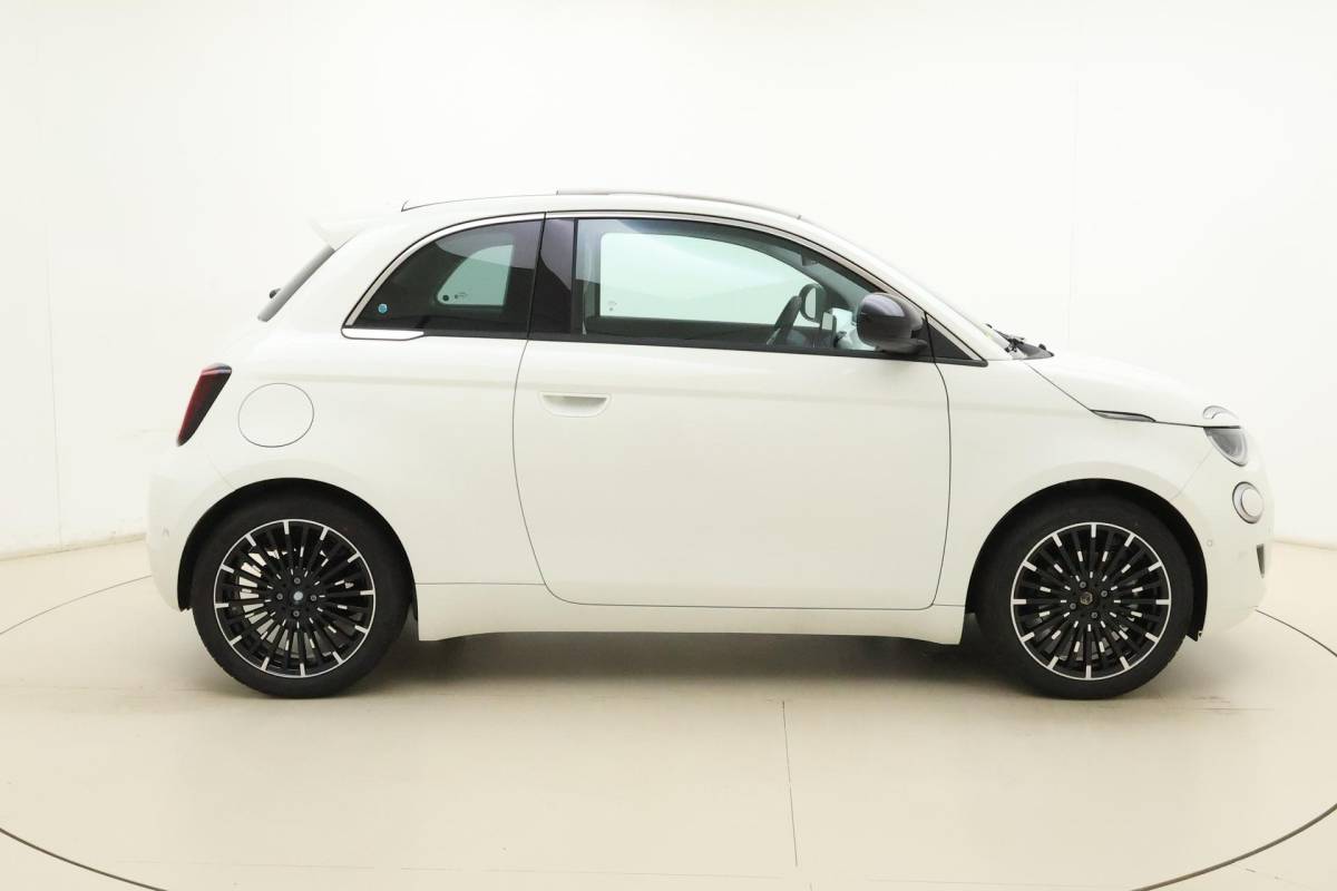 Fiat 500 Fiat 500 La Prima 42 kWh | Glazen dak | Cruise control | Camera | Elektrisch verstelbare spiegels