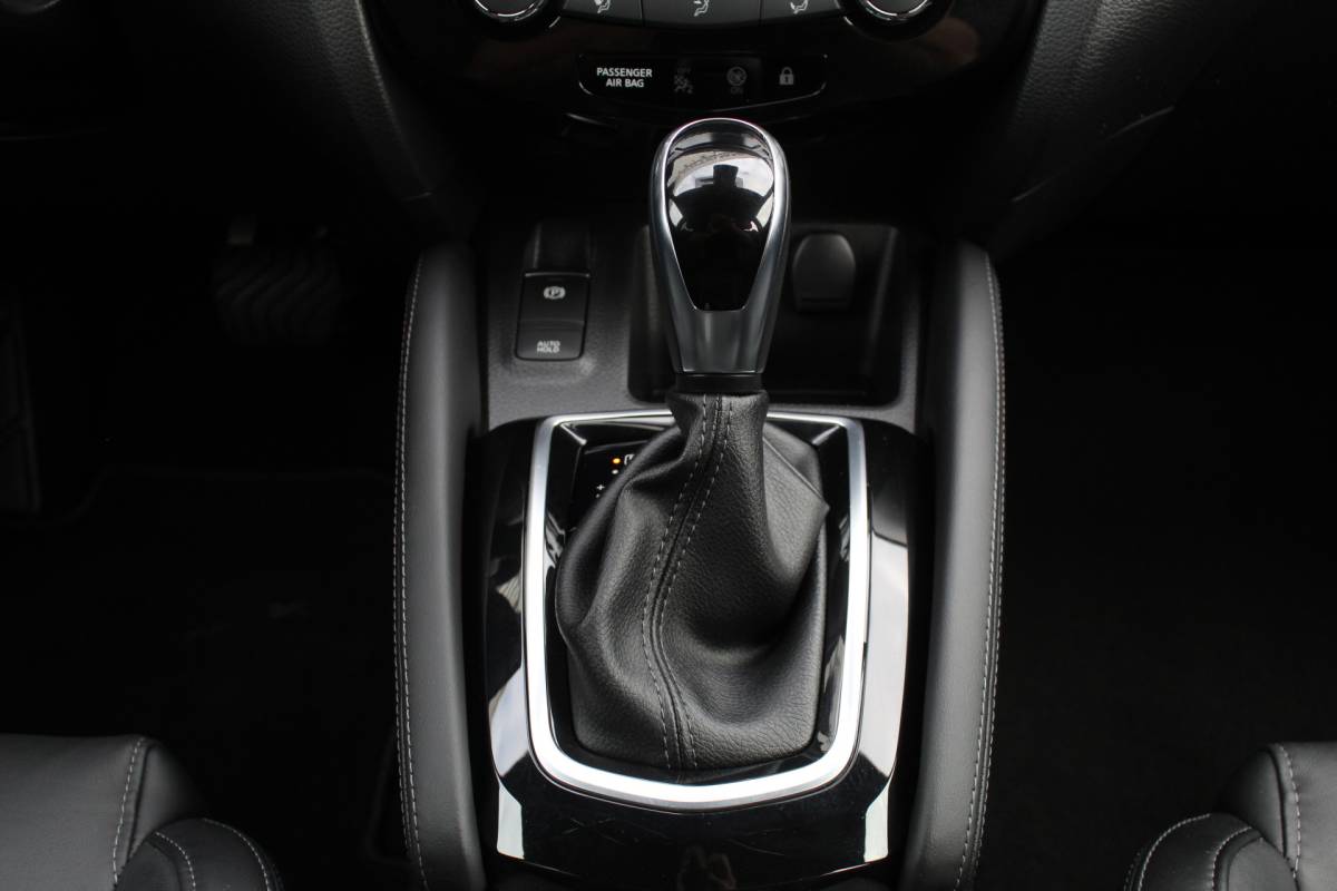 Nissan QASHQAI Nissan Qashqai 1.3 DIG-T Tekna / Keyless / Carplay / N.A.P.