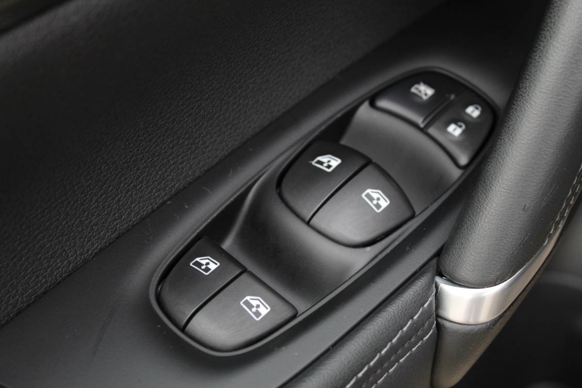 Nissan QASHQAI Nissan Qashqai 1.3 DIG-T Tekna / Keyless / Carplay / N.A.P.