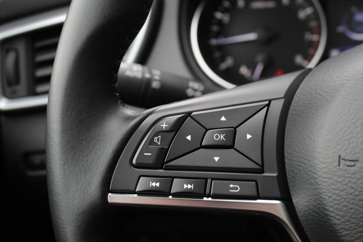 Nissan QASHQAI Nissan Qashqai 1.3 DIG-T Tekna / Keyless / Carplay / N.A.P.
