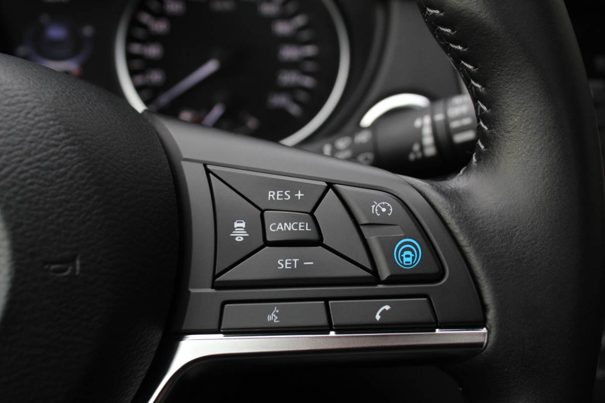 Nissan QASHQAI Nissan Qashqai 1.3 DIG-T Tekna / Keyless / Carplay / N.A.P.