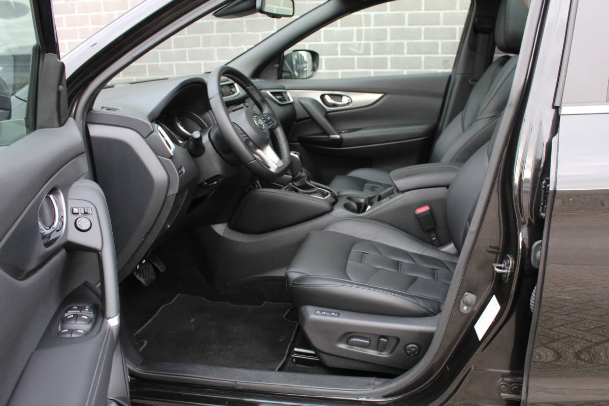 Nissan QASHQAI Nissan Qashqai 1.3 DIG-T Tekna / Keyless / Carplay / N.A.P.