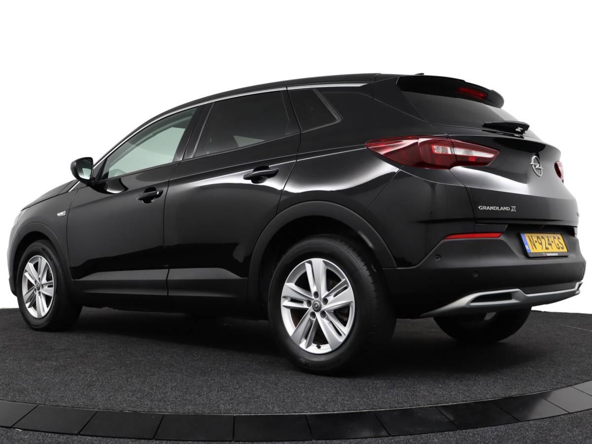 Opel Grandland X Opel Grandland X 1.2 T. 130pk Innovation Camera/AGR/Riem vervangen/Carplay
