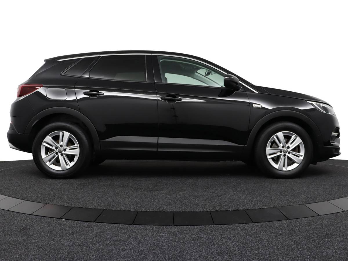 Opel Grandland X Opel Grandland X 1.2 T. 130pk Innovation Camera/AGR/Riem vervangen/Carplay