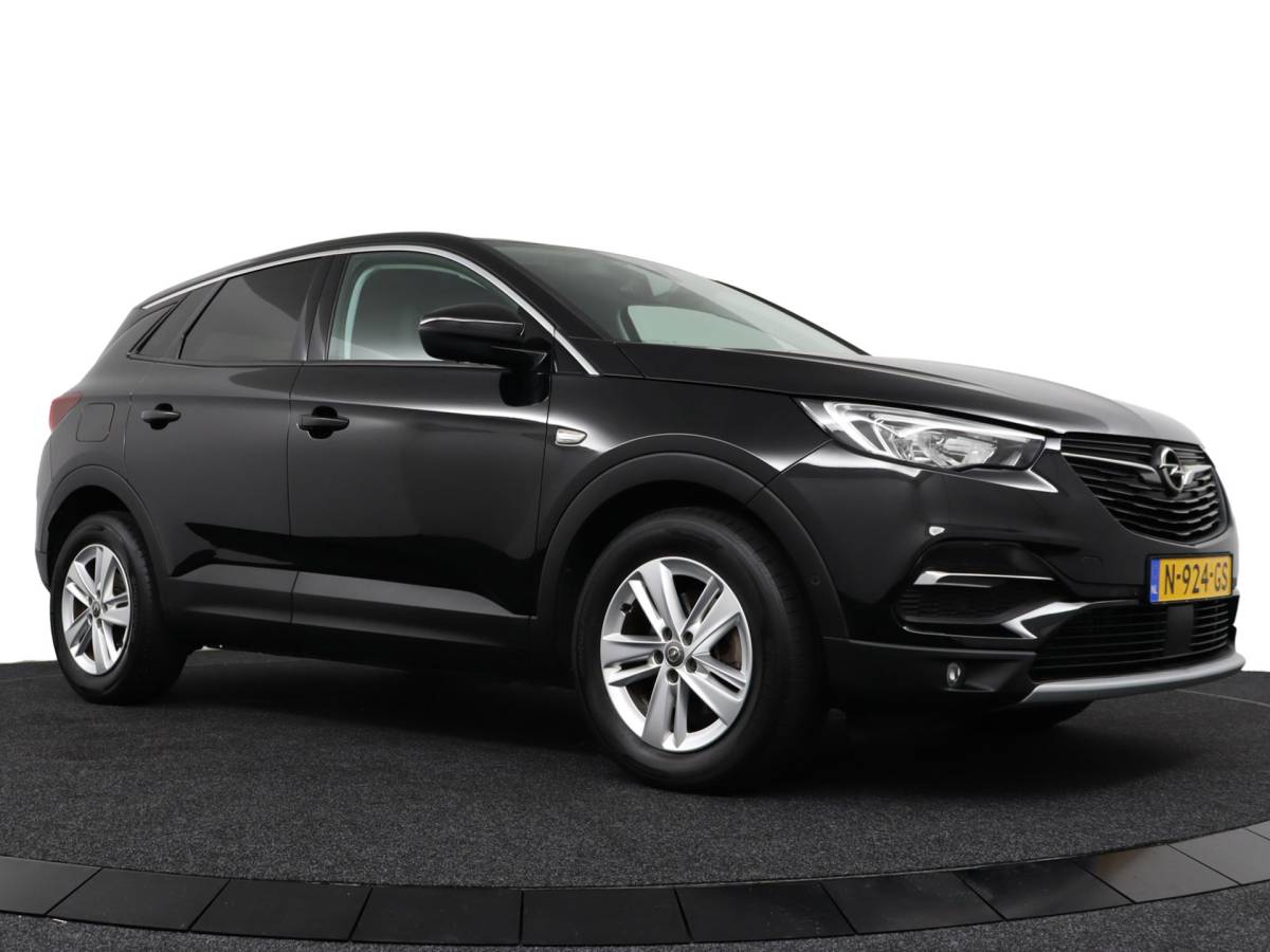 Opel Grandland X Opel Grandland X 1.2 T. 130pk Innovation Camera/AGR/Riem vervangen/Carplay