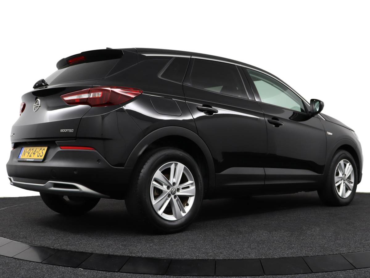 Opel Grandland X Opel Grandland X 1.2 T. 130pk Innovation Camera/AGR/Riem vervangen/Carplay