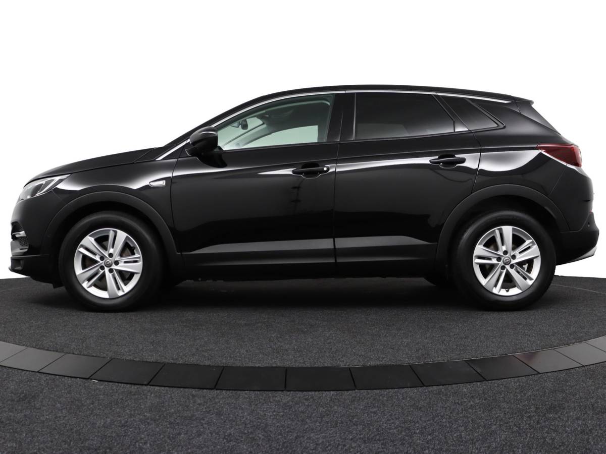 Opel Grandland X Opel Grandland X 1.2 T. 130pk Innovation Camera/AGR/Riem vervangen/Carplay