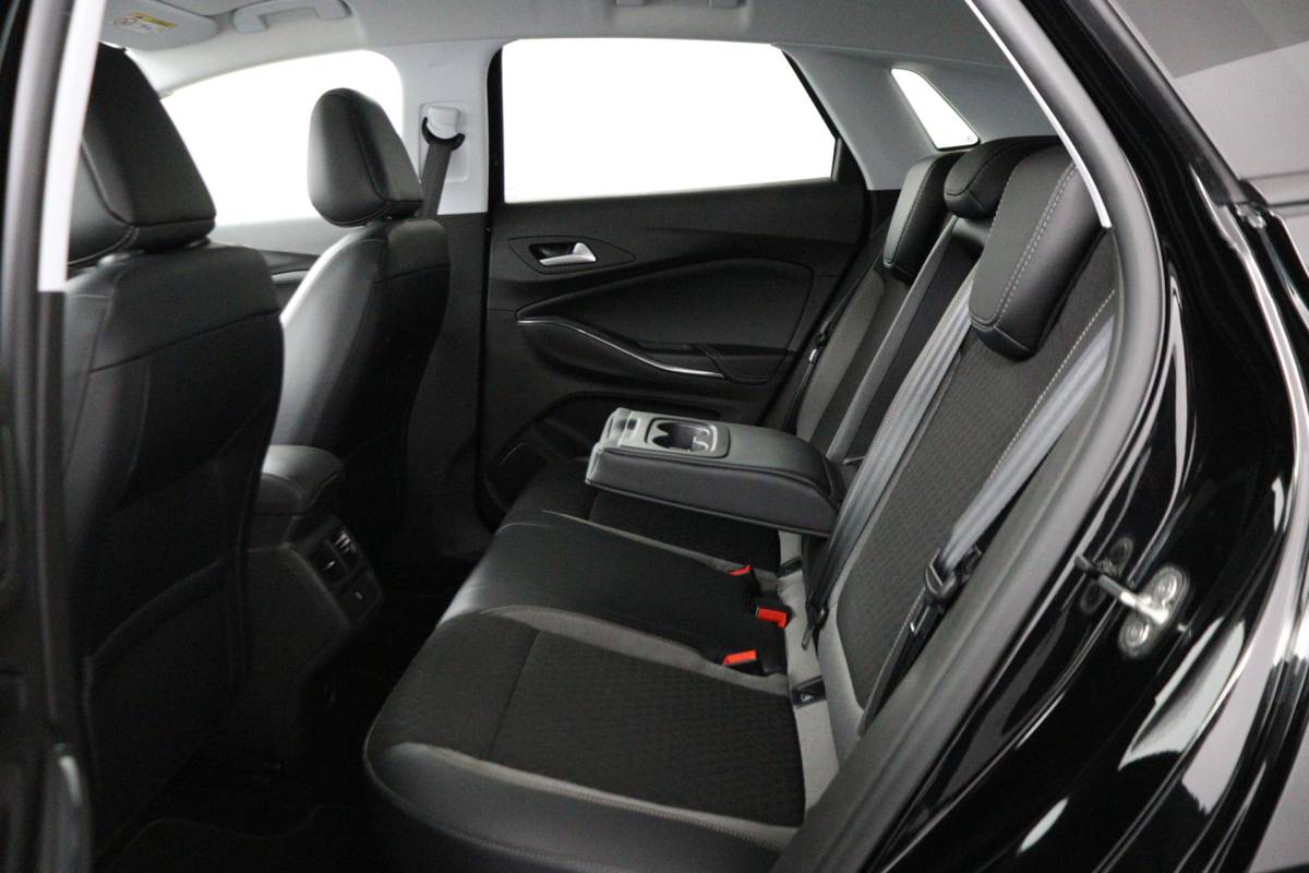 Opel Grandland X Opel Grandland X 1.2 T. 130pk Innovation Camera/AGR/Riem vervangen/Carplay