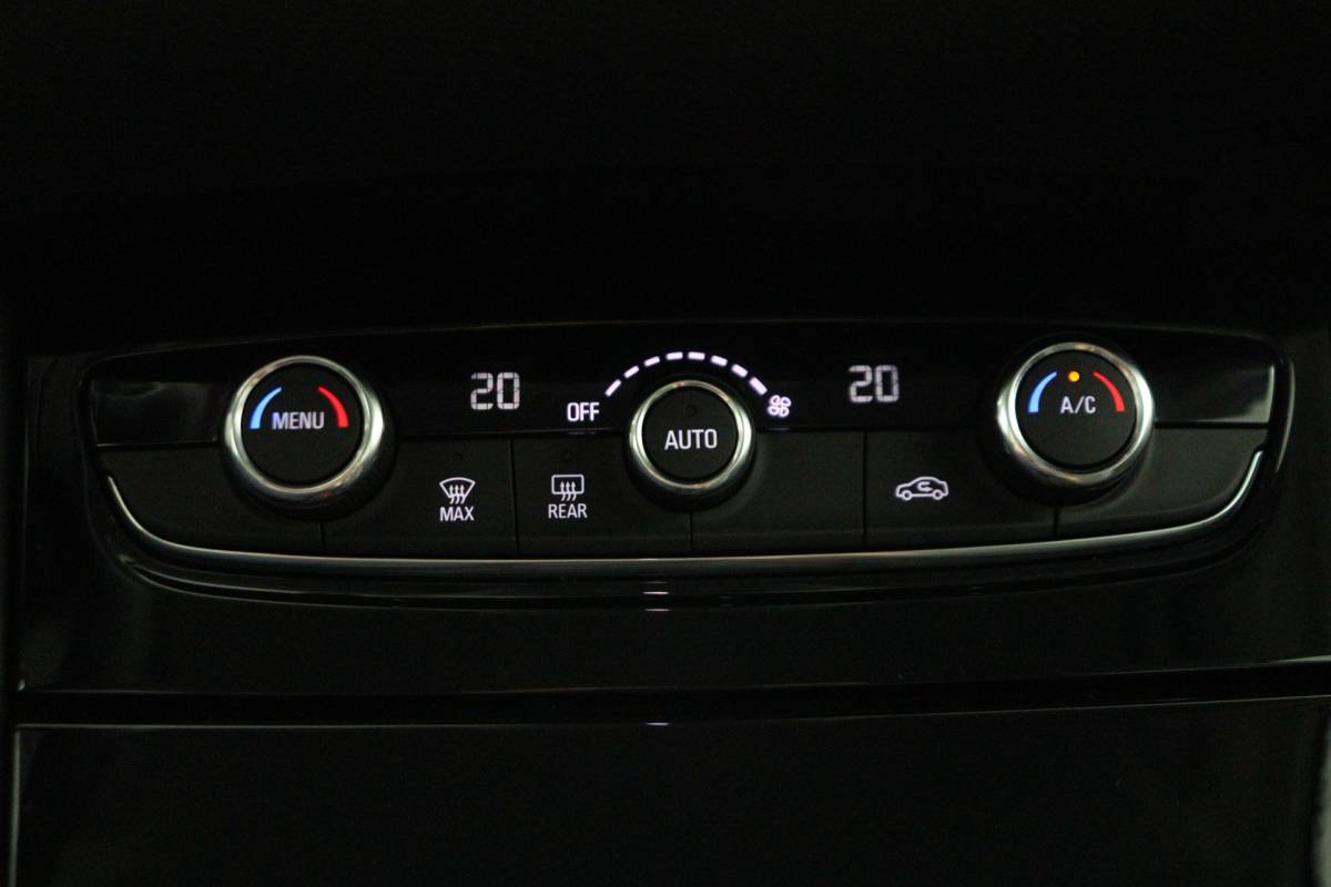 Opel Grandland X Opel Grandland X 1.2 T. 130pk Innovation Camera/AGR/Riem vervangen/Carplay