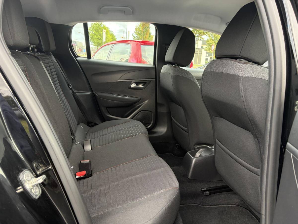 Peugeot 208 Peugeot 208 1.2 PureTech Blue Lease Active ✓102pk✓2e Eigenaar✓Trekhaak✓Navi✓Carplay✓6 Bak✓Dealer Onderhouden✓Lm velgen✓Rijstrooksensor✓Pdc✓N.A.P✓Clima✓Cruise✓Weinig km✓Apk tot 09-2027