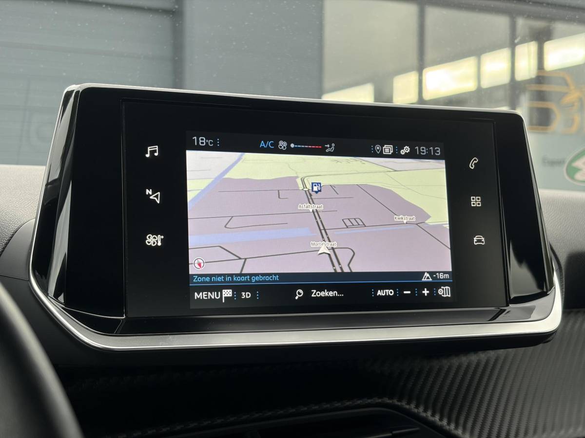 Peugeot 208 Peugeot 208 1.2 PureTech Blue Lease Active ✓102pk✓2e Eigenaar✓Trekhaak✓Navi✓Carplay✓6 Bak✓Dealer Onderhouden✓Lm velgen✓Rijstrooksensor✓Pdc✓N.A.P✓Clima✓Cruise✓Weinig km✓Apk tot 09-2027