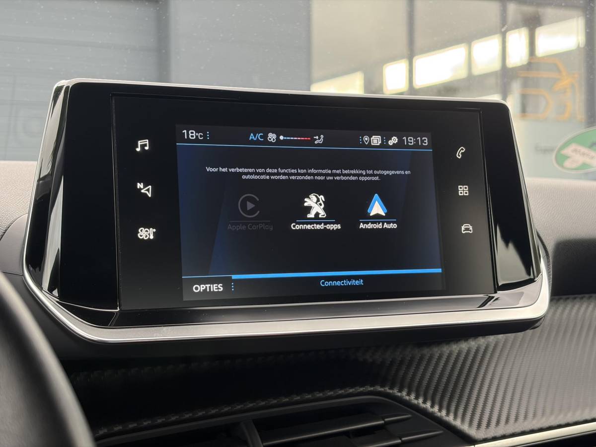 Peugeot 208 Peugeot 208 1.2 PureTech Blue Lease Active ✓102pk✓2e Eigenaar✓Trekhaak✓Navi✓Carplay✓6 Bak✓Dealer Onderhouden✓Lm velgen✓Rijstrooksensor✓Pdc✓N.A.P✓Clima✓Cruise✓Weinig km✓Apk tot 09-2027