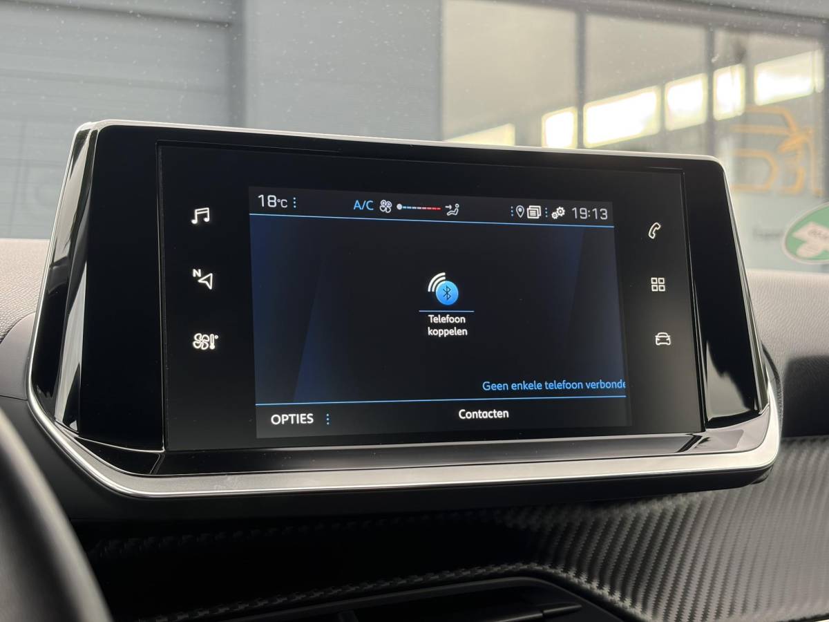 Peugeot 208 Peugeot 208 1.2 PureTech Blue Lease Active ✓102pk✓2e Eigenaar✓Trekhaak✓Navi✓Carplay✓6 Bak✓Dealer Onderhouden✓Lm velgen✓Rijstrooksensor✓Pdc✓N.A.P✓Clima✓Cruise✓Weinig km✓Apk tot 09-2027