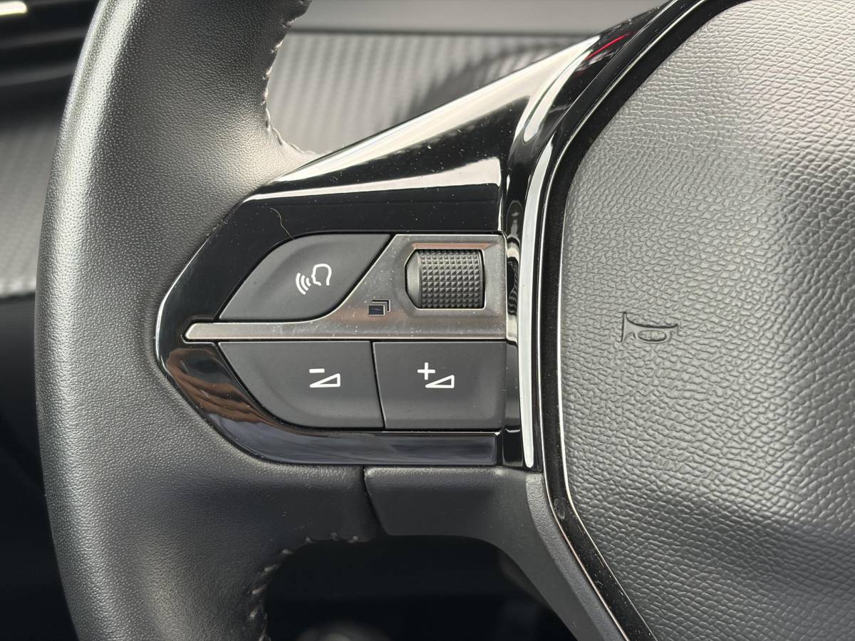 Peugeot 208 Peugeot 208 1.2 PureTech Blue Lease Active ✓102pk✓2e Eigenaar✓Trekhaak✓Navi✓Carplay✓6 Bak✓Dealer Onderhouden✓Lm velgen✓Rijstrooksensor✓Pdc✓N.A.P✓Clima✓Cruise✓Weinig km✓Apk tot 09-2027
