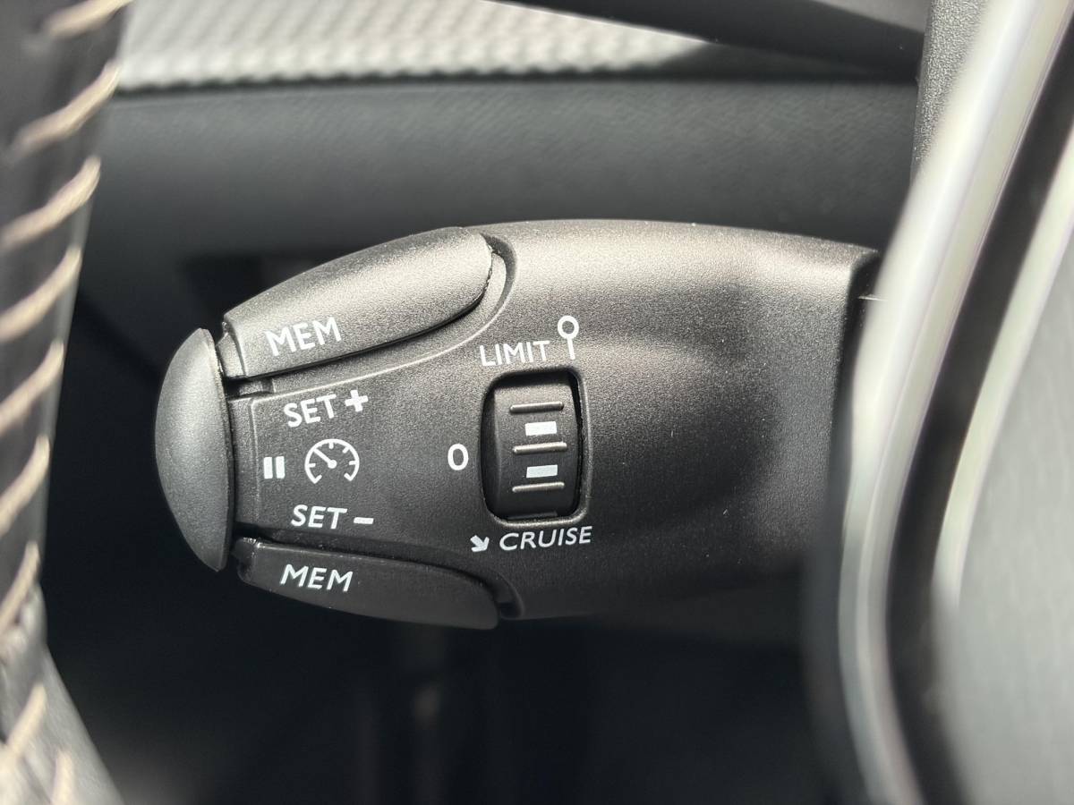 Peugeot 208 Peugeot 208 1.2 PureTech Blue Lease Active ✓102pk✓2e Eigenaar✓Trekhaak✓Navi✓Carplay✓6 Bak✓Dealer Onderhouden✓Lm velgen✓Rijstrooksensor✓Pdc✓N.A.P✓Clima✓Cruise✓Weinig km✓Apk tot 09-2027