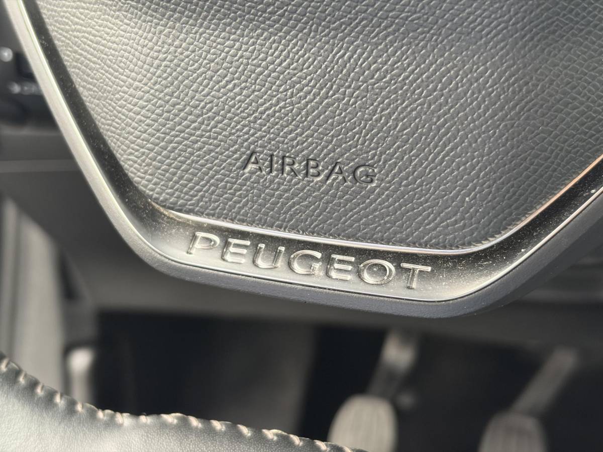 Peugeot 208 Peugeot 208 1.2 PureTech Blue Lease Active ✓102pk✓2e Eigenaar✓Trekhaak✓Navi✓Carplay✓6 Bak✓Dealer Onderhouden✓Lm velgen✓Rijstrooksensor✓Pdc✓N.A.P✓Clima✓Cruise✓Weinig km✓Apk tot 09-2027