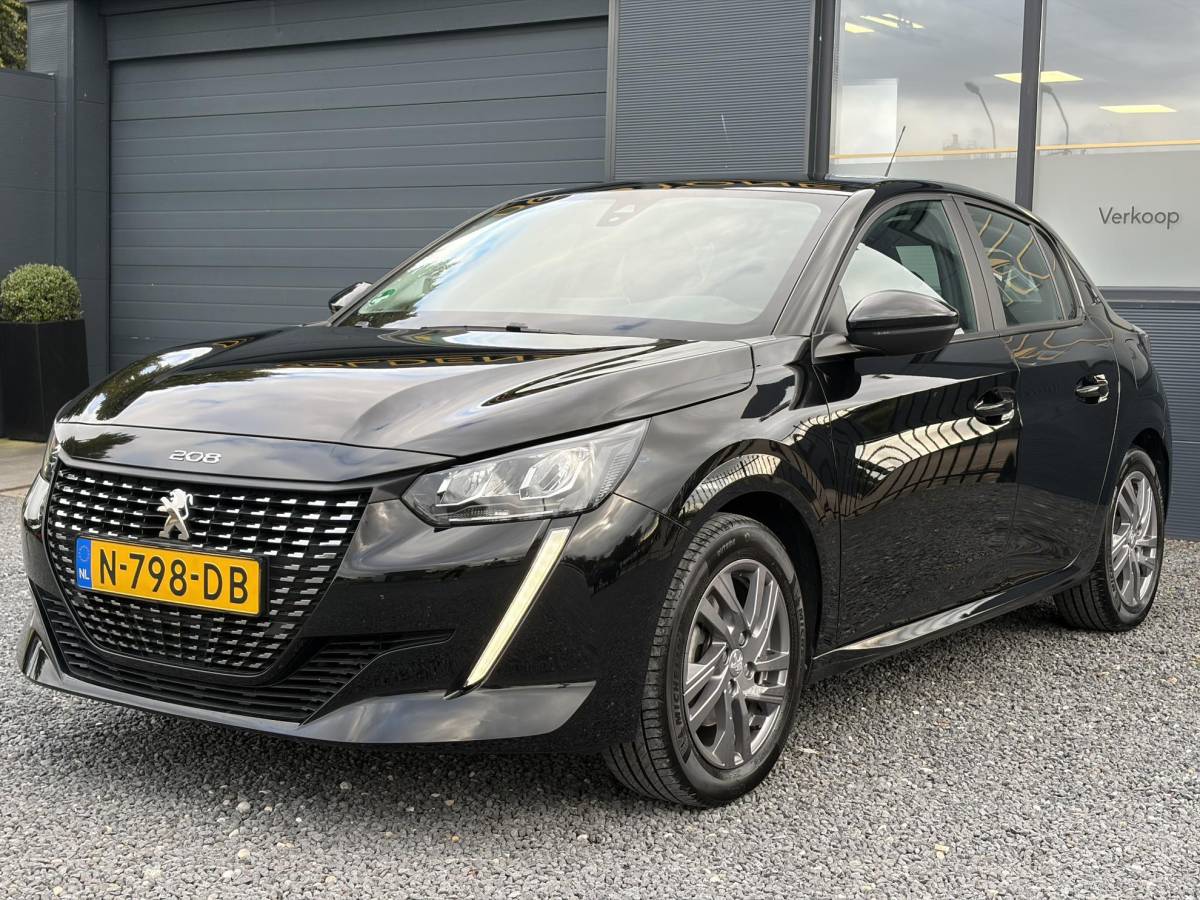 Peugeot 208 Peugeot 208 1.2 PureTech Blue Lease Active ✓102pk✓2e Eigenaar✓Trekhaak✓Navi✓Carplay✓6 Bak✓Dealer Onderhouden✓Lm velgen✓Rijstrooksensor✓Pdc✓N.A.P✓Clima✓Cruise✓Weinig km✓Apk tot 09-2027