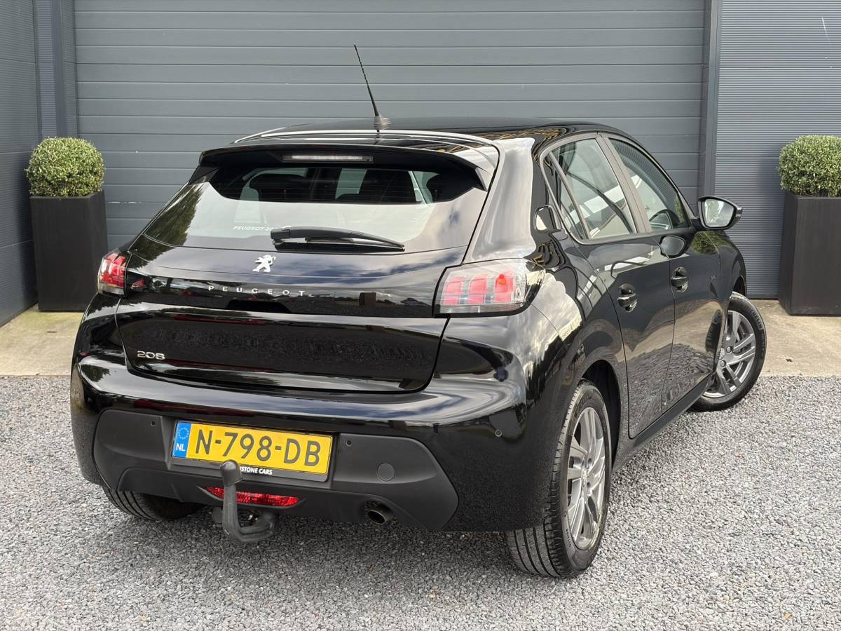 Peugeot 208 Peugeot 208 1.2 PureTech Blue Lease Active ✓102pk✓2e Eigenaar✓Trekhaak✓Navi✓Carplay✓6 Bak✓Dealer Onderhouden✓Lm velgen✓Rijstrooksensor✓Pdc✓N.A.P✓Clima✓Cruise✓Weinig km✓Apk tot 09-2027