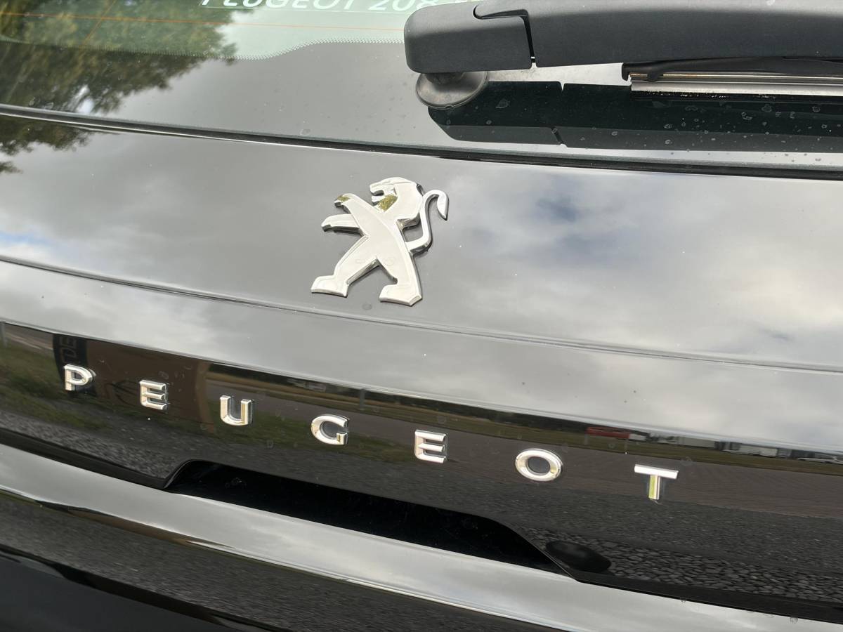 Peugeot 208 Peugeot 208 1.2 PureTech Blue Lease Active ✓102pk✓2e Eigenaar✓Trekhaak✓Navi✓Carplay✓6 Bak✓Dealer Onderhouden✓Lm velgen✓Rijstrooksensor✓Pdc✓N.A.P✓Clima✓Cruise✓Weinig km✓Apk tot 09-2027