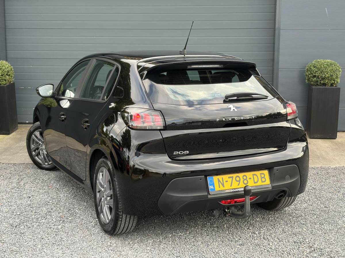 Peugeot 208 Peugeot 208 1.2 PureTech Blue Lease Active ✓102pk✓2e Eigenaar✓Trekhaak✓Navi✓Carplay✓6 Bak✓Dealer Onderhouden✓Lm velgen✓Rijstrooksensor✓Pdc✓N.A.P✓Clima✓Cruise✓Weinig km✓Apk tot 09-2027
