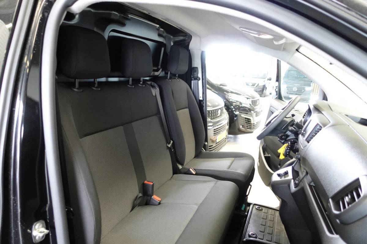 Peugeot Expert Peugeot Expert 2.0 BlueHDI 145PK L3 Automaat Trekhaak Airco navigatie