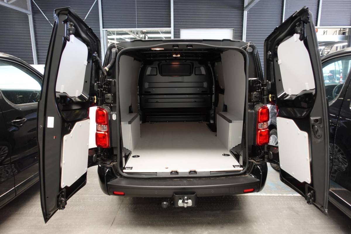 Peugeot Expert Peugeot Expert 2.0 BlueHDI 145PK L3 Automaat Trekhaak Airco navigatie