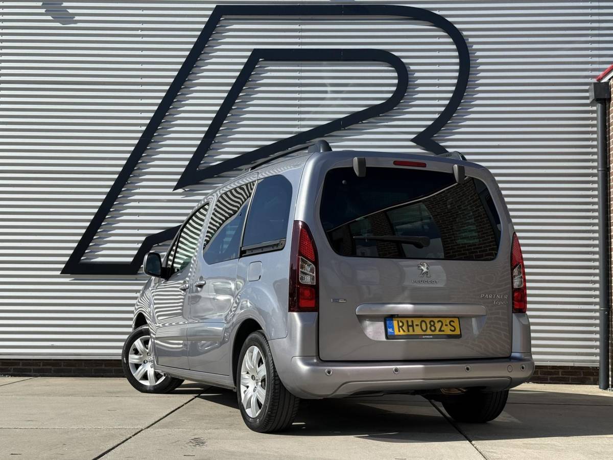 Peugeot Partner Peugeot Partner Tepee 1.2 PureTech Active 1e Eigenaar|Navi|Camera|Pano|PDC|Clima|Cruise|Stoelverwarming|D-riem vv in 2022|APK tot 04-2027