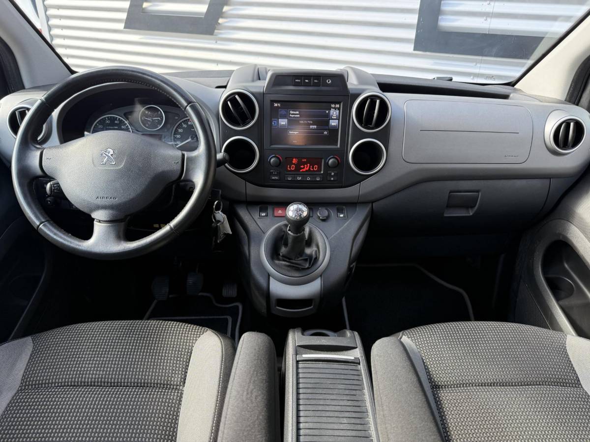 Peugeot Partner Peugeot Partner Tepee 1.2 PureTech Active 1e Eigenaar|Navi|Camera|Pano|PDC|Clima|Cruise|Stoelverwarming|D-riem vv in 2022|APK tot 04-2027