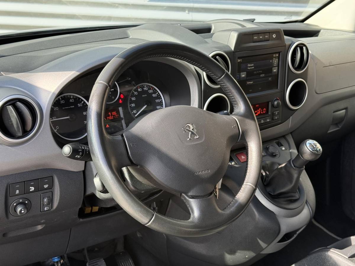 Peugeot Partner Peugeot Partner Tepee 1.2 PureTech Active 1e Eigenaar|Navi|Camera|Pano|PDC|Clima|Cruise|Stoelverwarming|D-riem vv in 2022|APK tot 04-2027