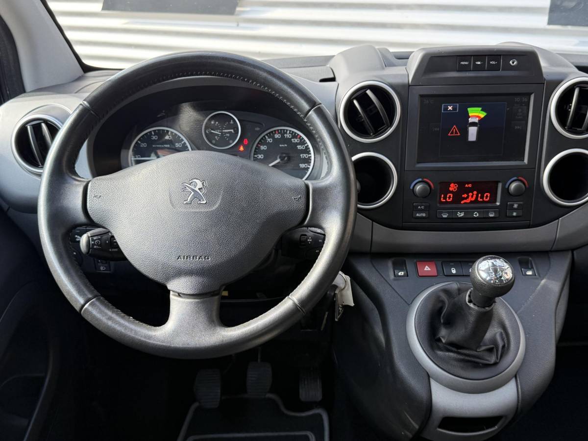 Peugeot Partner Peugeot Partner Tepee 1.2 PureTech Active 1e Eigenaar|Navi|Camera|Pano|PDC|Clima|Cruise|Stoelverwarming|D-riem vv in 2022|APK tot 04-2027