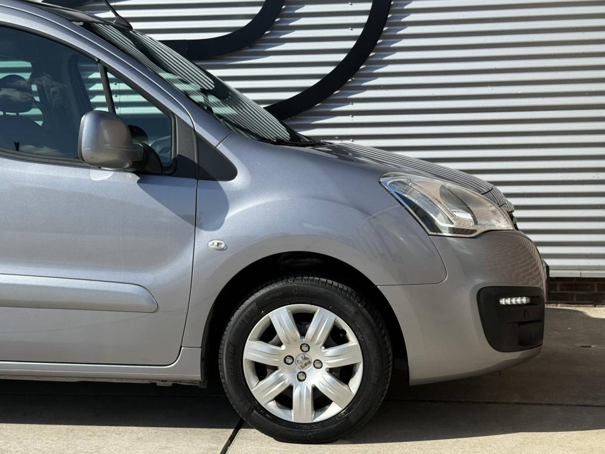 Peugeot Partner Peugeot Partner Tepee 1.2 PureTech Active 1e Eigenaar|Navi|Camera|Pano|PDC|Clima|Cruise|Stoelverwarming|D-riem vv in 2022|APK tot 04-2027