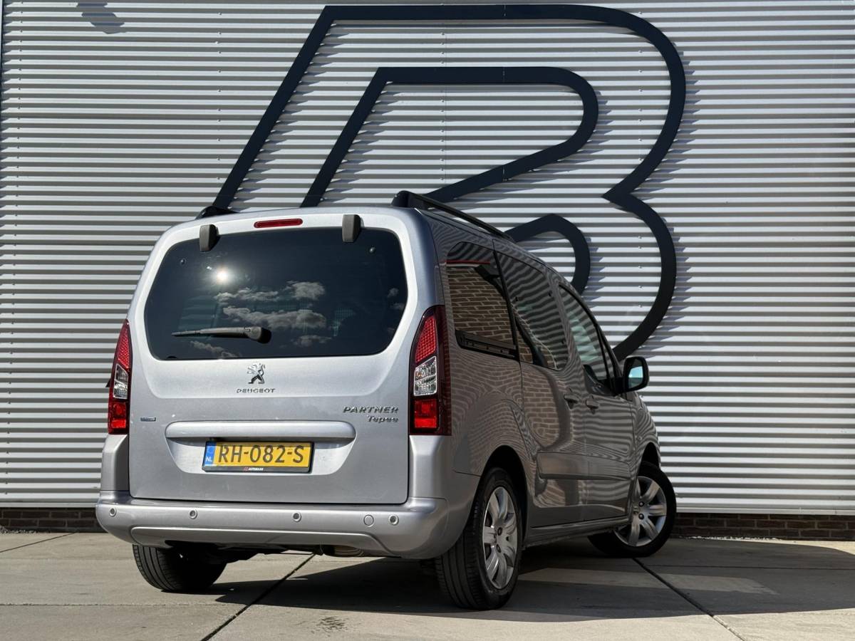 Peugeot Partner Peugeot Partner Tepee 1.2 PureTech Active 1e Eigenaar|Navi|Camera|Pano|PDC|Clima|Cruise|Stoelverwarming|D-riem vv in 2022|APK tot 04-2027