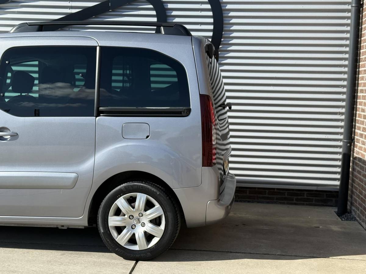 Peugeot Partner Peugeot Partner Tepee 1.2 PureTech Active 1e Eigenaar|Navi|Camera|Pano|PDC|Clima|Cruise|Stoelverwarming|D-riem vv in 2022|APK tot 04-2027