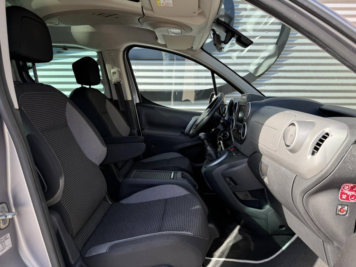 Peugeot Partner Peugeot Partner Tepee 1.2 PureTech Active 1e Eigenaar|Navi|Camera|Pano|PDC|Clima|Cruise|Stoelverwarming|D-riem vv in 2022|APK tot 04-2027