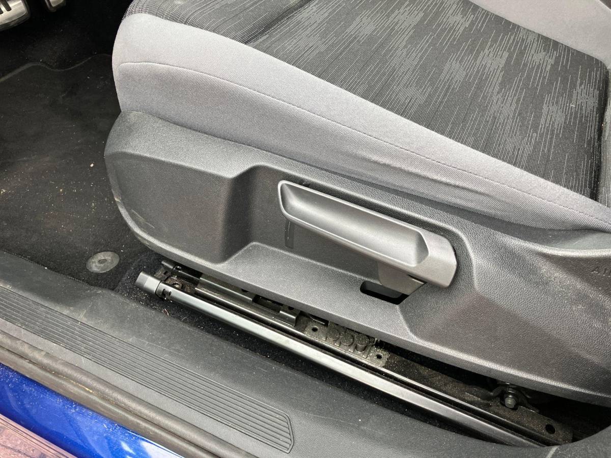 Volkswagen ID.4 Volkswagen ID.4 Pro Advantage 77kWh 174PK · Apple Carplay/Android Auto · Stoelverwarming · Parkeersensoren · Fabrieksgarantie t/m 28-12-2027 of 100.000Km