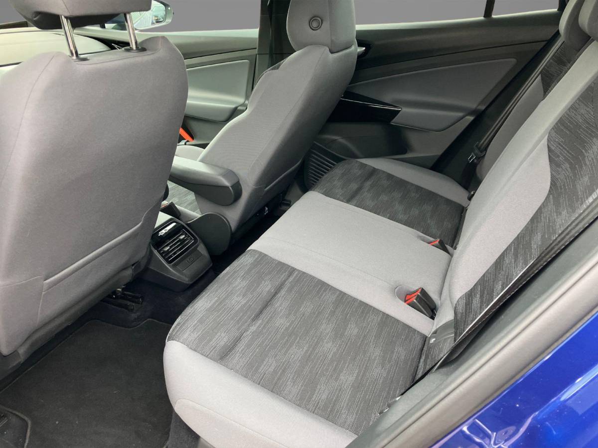 Volkswagen ID.4 Volkswagen ID.4 Pro Advantage 77kWh 174PK · Apple Carplay/Android Auto · Stoelverwarming · Parkeersensoren · Fabrieksgarantie t/m 28-12-2027 of 100.000Km