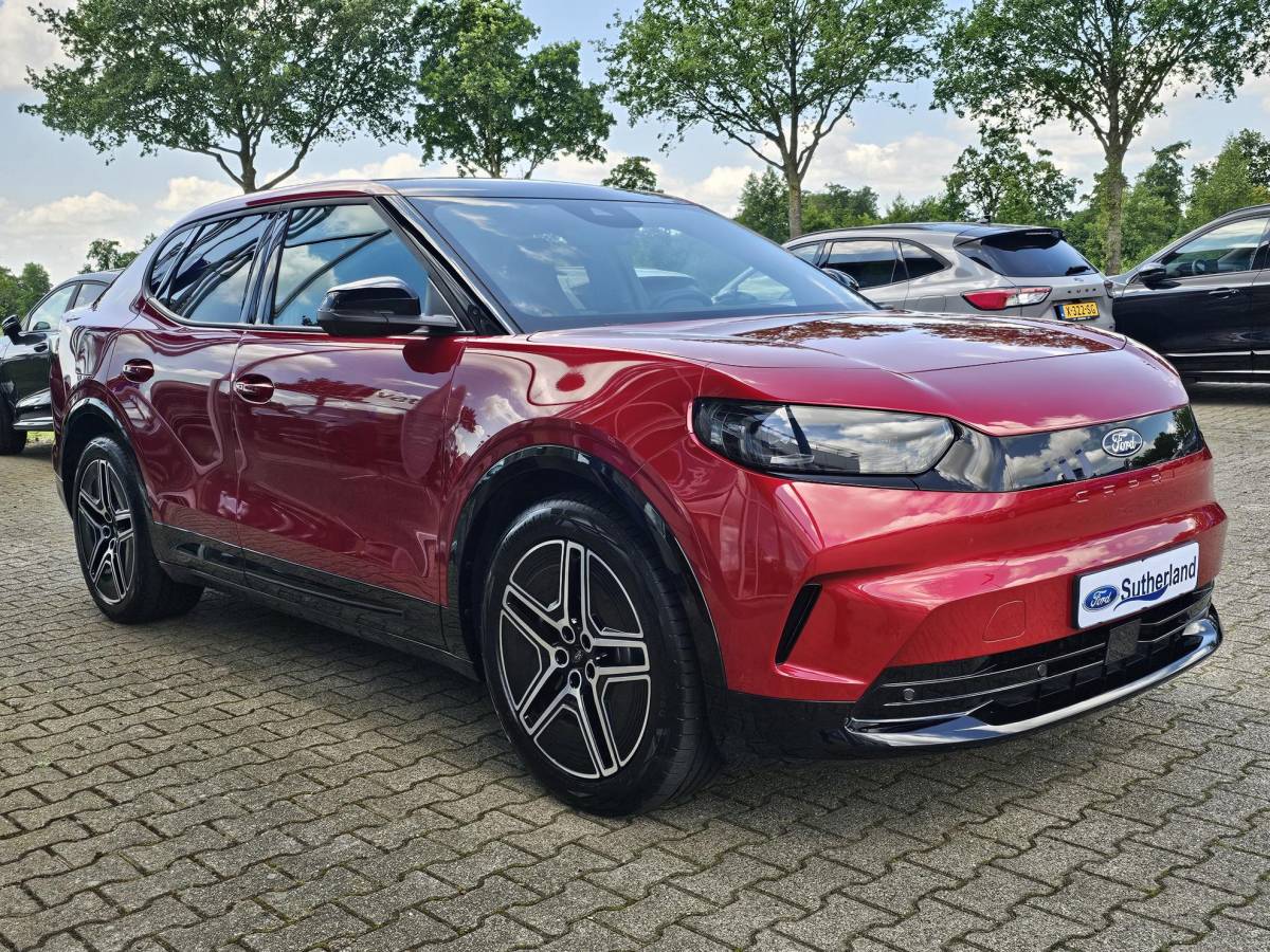 Ford Capri Ford Capri Premium Extended Range AWD 79 kWh 340pk | Driver Assistance Pack | Panoramadak