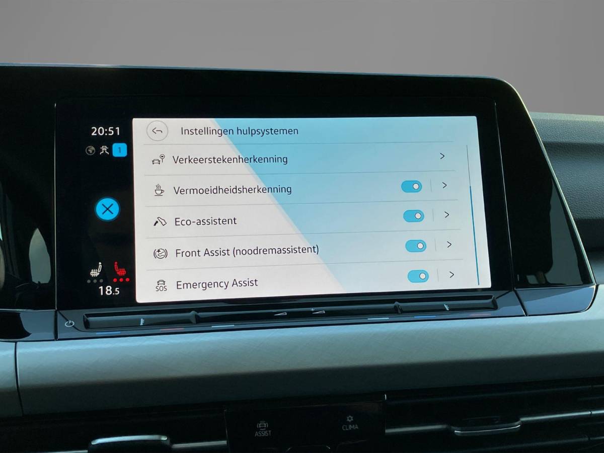 Volkswagen Golf Volkswagen Golf Variant 1.0eTSI/110PK Life DSG · Navigatie · Camera + Parkeersensoren · Apple/Android Car Play · Stoelverwarming · Elektrische stoelverstelling ·