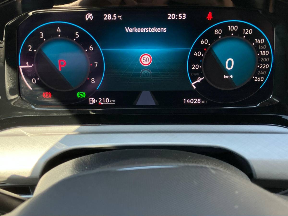 Volkswagen Golf Volkswagen Golf Variant 1.0eTSI/110PK Life DSG · Navigatie · Camera + Parkeersensoren · Apple/Android Car Play · Stoelverwarming · Elektrische stoelverstelling ·