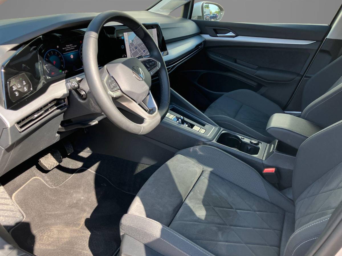 Volkswagen Golf Volkswagen Golf Variant 1.0eTSI/110PK Life DSG · Navigatie · Camera + Parkeersensoren · Apple/Android Car Play · Stoelverwarming · Elektrische stoelverstelling ·